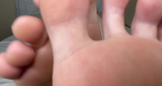 Feet JOI,Hairy Bush,Long toes,Big Pussies,Amateur Solo meganmarxxx making you cum with my feet ManyVids