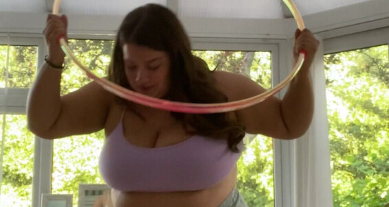 Alissbonyt 383537414 06 01 2020 Can Someone Teach Me How To Hula Hoop