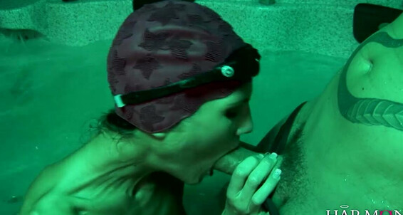 Sarahtwain Twomasseuses Mm Fullhd