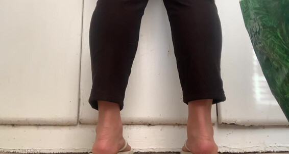 Goddessmonica00W Onlyfans Sole View What If You Re My Roommate And You Just Have To Be Sitting In The Kitchen While I M Doip