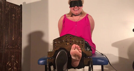 Devilsfootstool Onlyfans Lynns First Time In The Stocks Pt1
