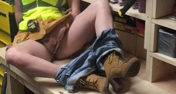 "SuzieLove212" boots, construction worker, long hair, milf, pussy play Jerking Off in the Garage manyvids