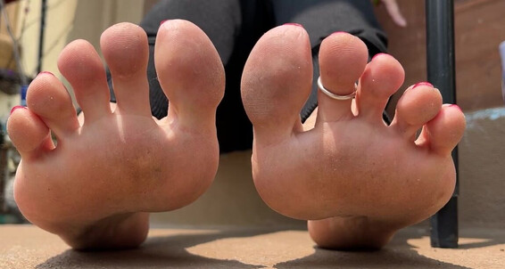 Catprincessfeet Onlyfans Come Smoke And Relax With Methen You May Oil Them Up For Me