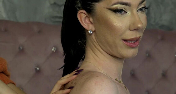 "VivienneRuth" camgirl, girl girl, joi games, long nails, massage Having my friend massaging my neck with her long sexy nails manyvids