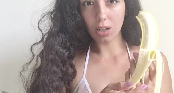 "GoddessDri" blowjob, dirty talking, food porn, sensual domination, eye contact Banana Worship manyvids