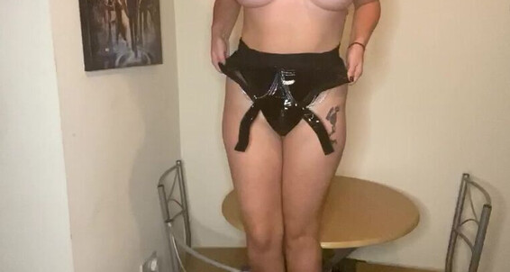 "Tiffanybabe01" masturbation, teens (18+), 18 & 19 yrs old, amateur, pvc-vinyl Teen in PVC Masturbates on Table manyvids