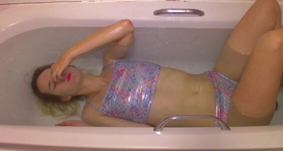 "Goddess Vanessa" masturbation, bathtub fetish, bikini, underwater fetish, breath control Underwater Shiny Masturbation manyvids