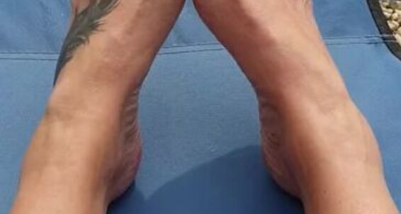 Maddison Spoilt Nicknamed Maddisonspoilt Onlyfans How About A Tour Of My Feet While I Enjoy The Sun