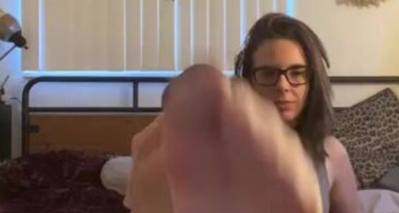 Summer Solesis Nicknamed Summer Solesis Onlyfans I Just Feel Like Rolling Around In Bed And Playing With My Feet