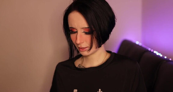 Raven Alternative Nicknamed Ravenalternative 04 30 2022 Onlyfans Video Tricked Into Burping By My Bro