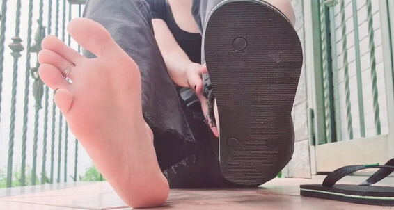 Nirvy Nicknamed Nirvy Onlyfans Let Yourself Be Enchanted By My Feet Dont You Feel Like Sucking Them Zhd