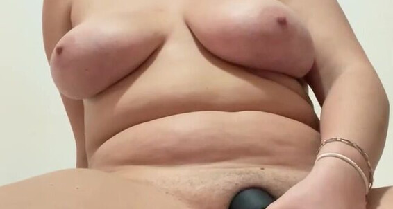 "Tiffanybabe01" fingering, masturbation, orgasms, vibrator, pussy play HUGE ORGASM ON THE FLOOR XXX manyvids