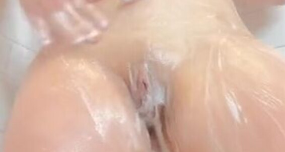 Nelly Van Der Woodsen Nicknamed Nellyvanderwoodsen 06 01 2023 Onlyfans Video Get In The Shower With Me I End Up Playing With The Shower Head And Yq