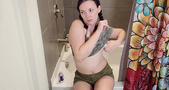 "Miss Malorie Switch" daddy roleplay, daddys girl, embarrassed naked female, lotion/oil fetish, voyeur Perving On Your Calamine Cutie manyvids