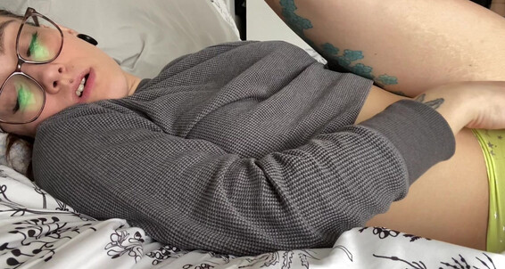"divinebabe" hairy bush, mommy roleplay, role play, taboo, virtual sex a morning with mommy manyvids