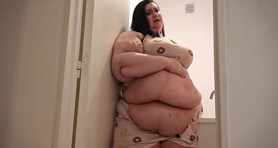 "Xutjja" bbw, bbwssbbw, fat, feederfeedee, gainingweight, gfe, sfw, ssbbw, struggling, stuck, stuckfetish Supersized GF Gets Stuck manyvids