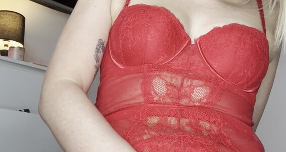 Fingering my pussy and squirting for the first time March 17, 2024 Manyvids
