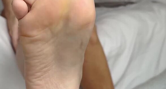 Goddess Evelyn Nicknamed Its Evee2 10 31 2024 Onlyfans Video Joi Your Roommate Was Joking Around And She Put Her Soles Up To Your Face