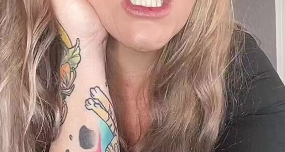 MissWhitneymorgan, the femdom goddess, dominates onlyfans with her feet & makes him do her dirty