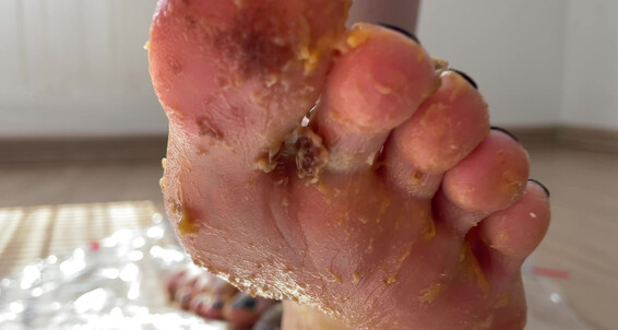 Dirty Feet, Food & Object Crush, Foot Fetish, Foot Humiliation, Foot Slave Training blowrayne food crush pee and foot humiliation ManyVids