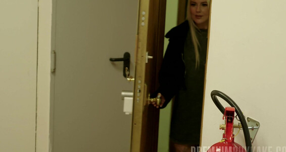 Behind The Scenes: Emily Walters joins for a wild gangbang with cumshots, blowjobs & siterips