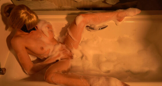 ana-lingus-01-06-2020-384248931-here-is-the-second-video-we-made-in-the-hotel.-me-having-fun-in-the-bath-tub.-was-so-fun-a