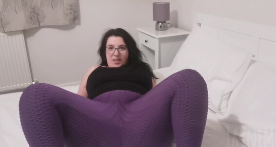 Dirty talkin' BBW Jayne Melons gets her sweaty pussy and hairy ass cleaned and spread