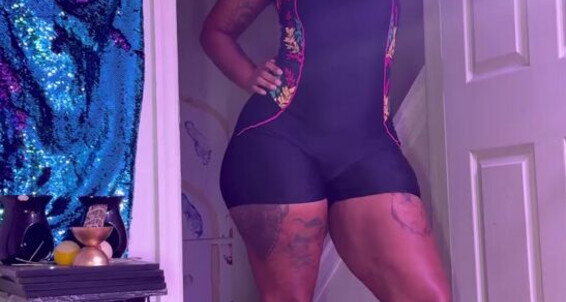 Onlyfans Exclusive: Watch Riah Nicknamed Unicornriah dominate in solo play with her real fetish and feet in latex
