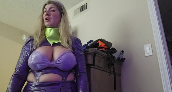 MizzErotique joins Manyvids in a spooky roleplay with a hung black dude