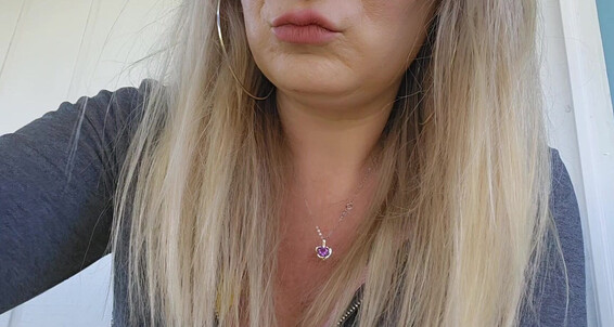 MizzErotique's public farts are so embarrassing, MizzErotique begs for more!