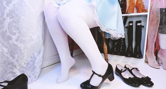 Cosplay, Shoe Fetish, Shoeplay, Tights Fetish, Upskirt alice-through-the-shoe-closet ManyVids