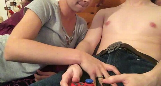 Big Dicks, Gaming, Handjobs orgasmichope distracting my friend from games