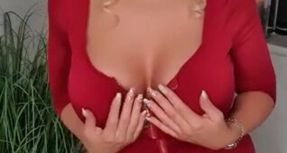 Tommiejobabe Lady In Red