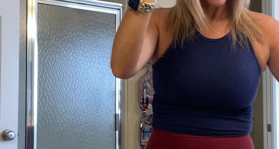 Voyeur, Hair Brush, MILF, Fetish Clothing, Voyeur Cams, SFW doing my hair before the gym ManyVids