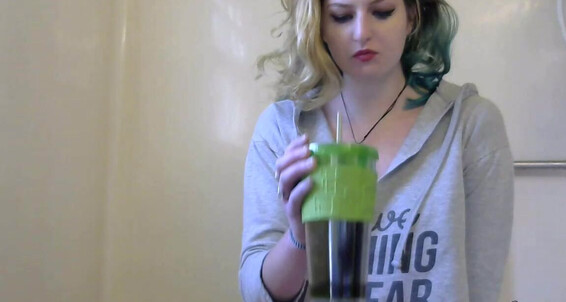 Cassandramayy Hd Drinking And P Ing