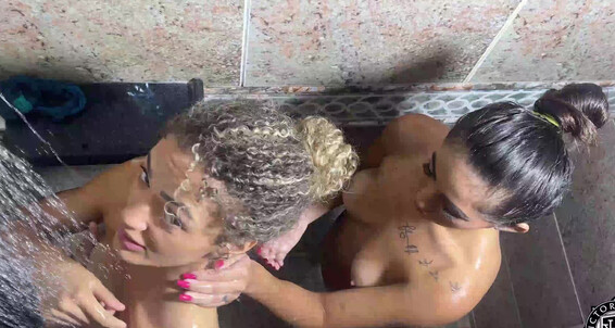 18 & 19 Yrs Old,All Natural,Amateur,Lesbians victorhugo taking a shower with my friend ManyVids