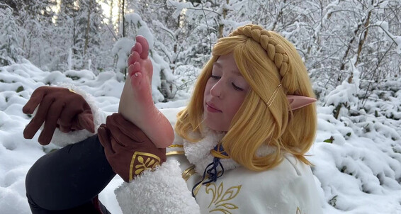 Fansly:Zeldahyrule's feet fetish in 23-06-21 - Fansly foot fetish video