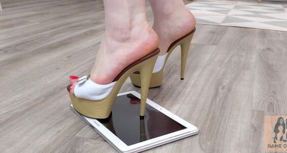 Food & Object Crush,Scolding,French,Taboo,High Heels dame olga pov destroying tablet boy bought porn ManyVids