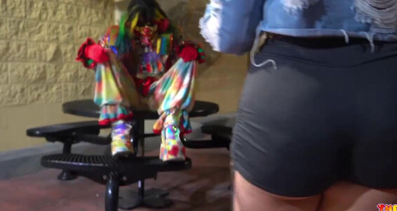 Watch how Gibbytheclown dominates and fucks a sexy BBW at the pub