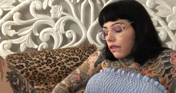 Big Boobs,Nerd,Nerdy Girls tigerlillysuicide your nerdy big titty girlfriend ManyVids