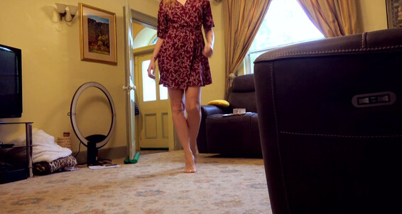Arielerssen Home From Work On Tiptoe