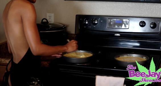 Cooking, Hula Hoop, Pussy Eating, Smoking, Squirting thebeejayshow wake bake n cake ManyVids